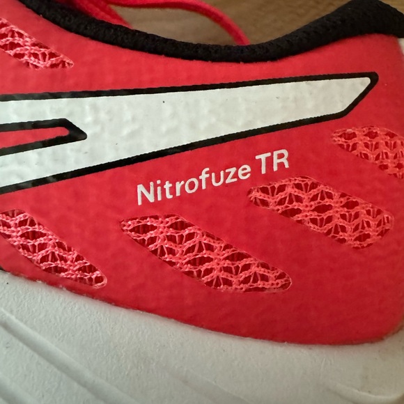 ASICS Size 7.5 sneakers, worn once. - Picture 5 of 6